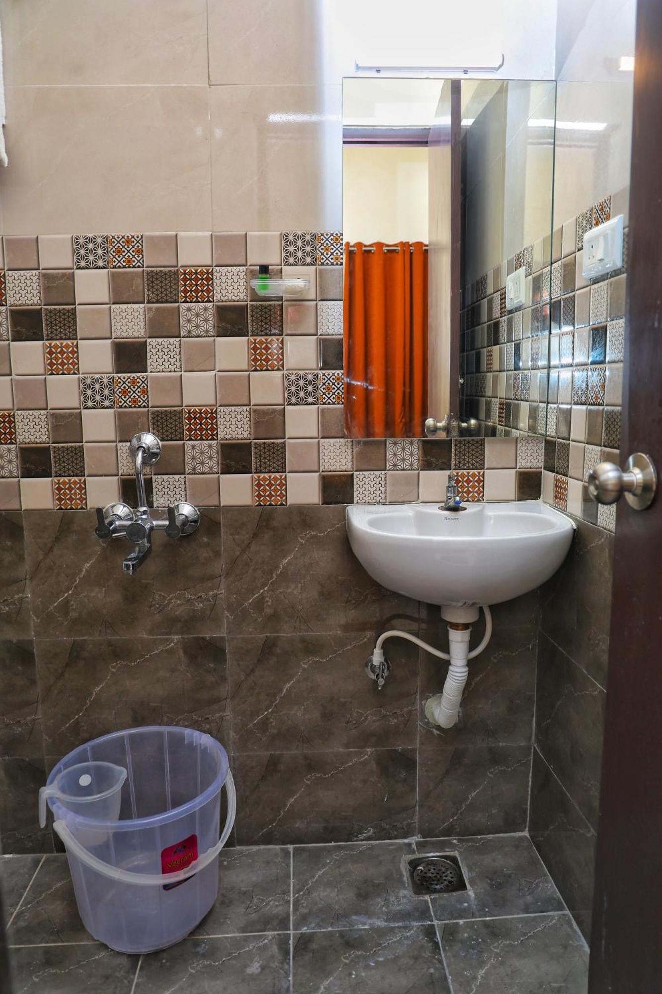 Jn Residency Perungudi Bed & Breakfast Ченай Екстериор снимка