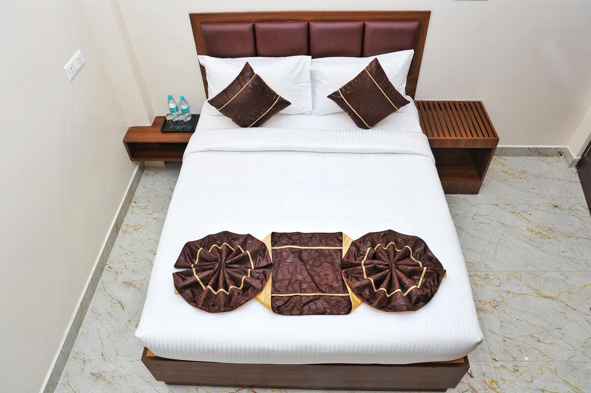 Jn Residency Perungudi Bed & Breakfast Ченай Екстериор снимка